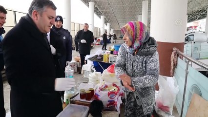 Çubuk'ta pazarcılara kolonya, eldiven ve maske dağıtıldı - ANKARA