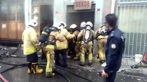 Bayrampaşa'da yangına müdahale eden itfaiyeci yaralandı