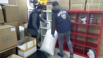 Esenyurt'ta izinsiz dezenfektan üretimi yapan imalathaneye operasyon düzenlendi - İSTANBUL
