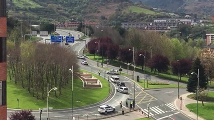 La Ertzaintza controla los deplazamientos en las entradas de Bilbao