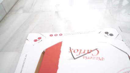 Nuevo método de entrega de pizza a domicilio por el Coronavirus