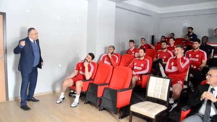 Sivasspor'da futbolcular ve kulüp çalışanları koronavirüse karşı bilgilendirildi - SİVAS