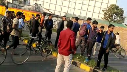 शामली: खेलने से रोका तो  युवकों ने हाईवे पर लगाया जाम, पुलिस पहुंची