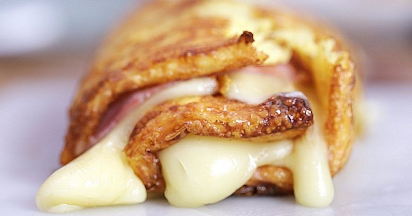 Le roulé à la raclette vous permettra de réunir tous les ingrédients d'une raclette réussie en une seule préparation !