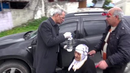 MERSİN Belediye dezenfektan üretip ücretsiz olarak halka dağıtıyor