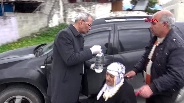 MERSİN Belediye dezenfektan üretip ücretsiz olarak halka dağıtıyor