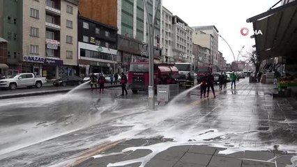Muş'ta cadde ve sokaklar sabunlu su ile yıkanıyor