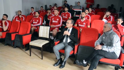 Sivasspor'da futbolcular ve kulüp çalışanları koronavirüse karşı bilgilendirildi - SİVAS
