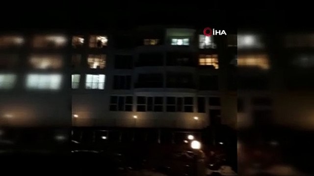 Kocaeli’de binlerce vatandaş balkona çıkıp korona virüsle mücadele eden sağlık çalışanlarını alkışladı