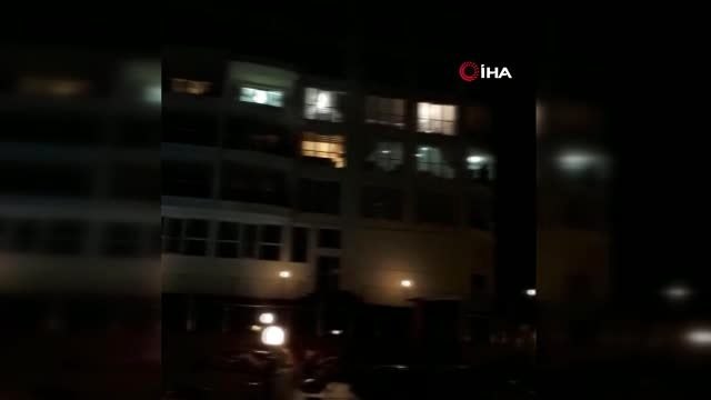 Kocaeli'de binlerce vatandaş balkona çıkıp korona virüsle mücadele eden sağlık çalışanlarını...