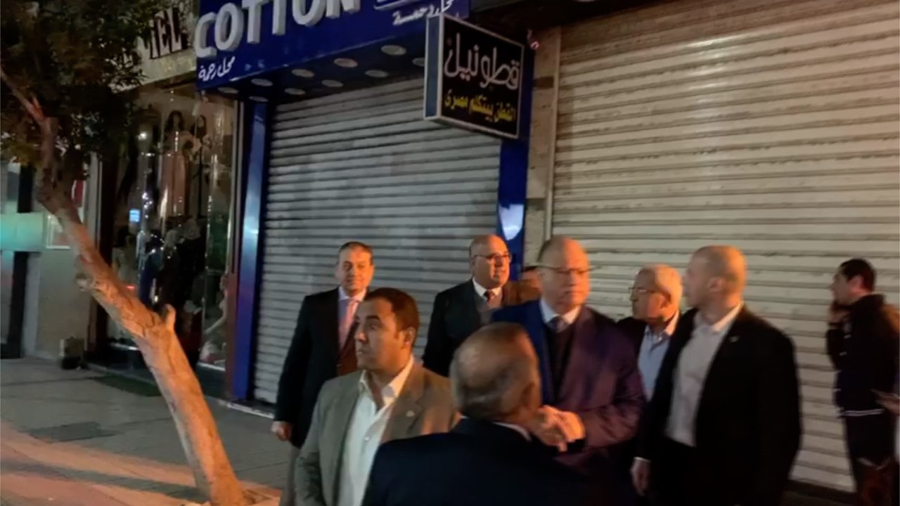 محافظ القاهرة يتابع غلق المحال تنفيذا لقرار مجلس الوزراء