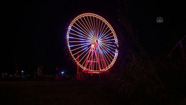90 metre yüksekliğindeki dönme dolaptaki ışıklandırmayla koronavirüs uyarısı - ANTALYA