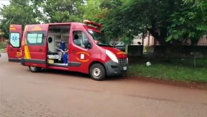 Carro e moto colidem em cruzamento no Bairro Santa Cruz; Siate foi mobilizado