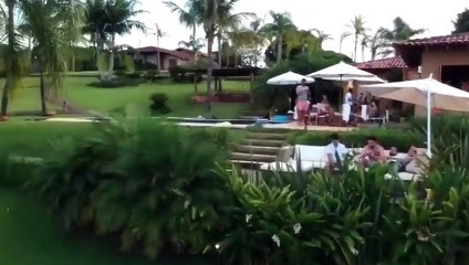 Ce drone ne résistera pas à ce lancer de tongue