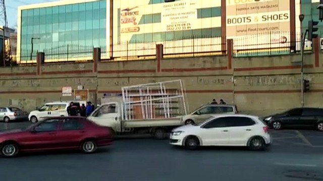 Dur ihtarına uymayan kişiler polise ateş açtı: 1 yaralı - İSTANBUL