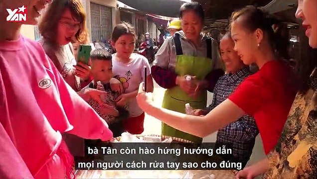 Bà Tân nấu nồi gel rửa tay khồng lồ và phát miễn phí cho mọi người trong mùa dịch Covid-19