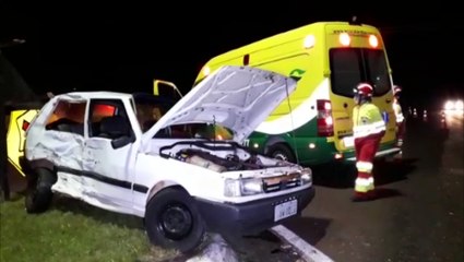 Caminhão e Fiat Uno colidem na BR-277, no Trevo Cataratas