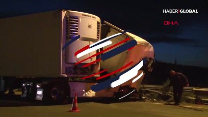 İzmir'de feci kaza! Önce işaret levhasına, ardından bariyerlere çarptı