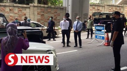 King drives around KL, checks on MCO compliance