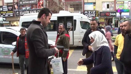 Yenişehir Kaymakamı Beşikci vatandaşlara 'korona paketi' dağıttı