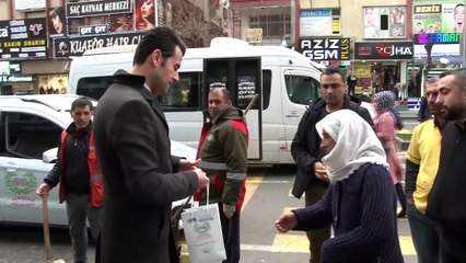 Yenişehir Kaymakamı Beşikci vatandaşlara 'korona paketi' dağıttı