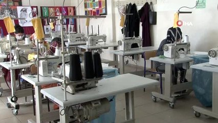 Meslek liseleri fabrika gibi maske üretiyor