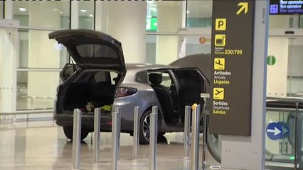Dos detenidos tras irrumpir con su coche en la Terminal 1 del aeropuerto de El Prat