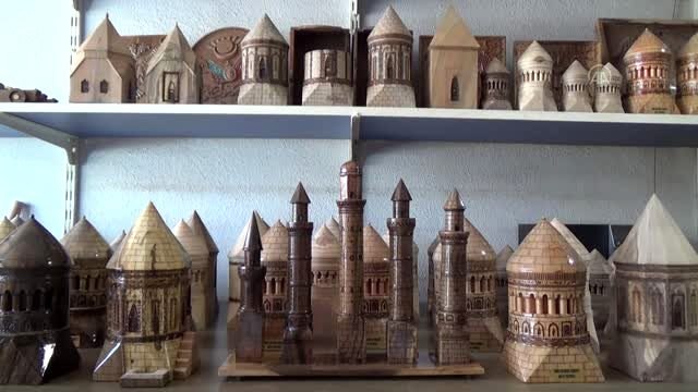 Kurumuş ceviz ağaçları tarihi eserlerin maketine dönüştürülüyor