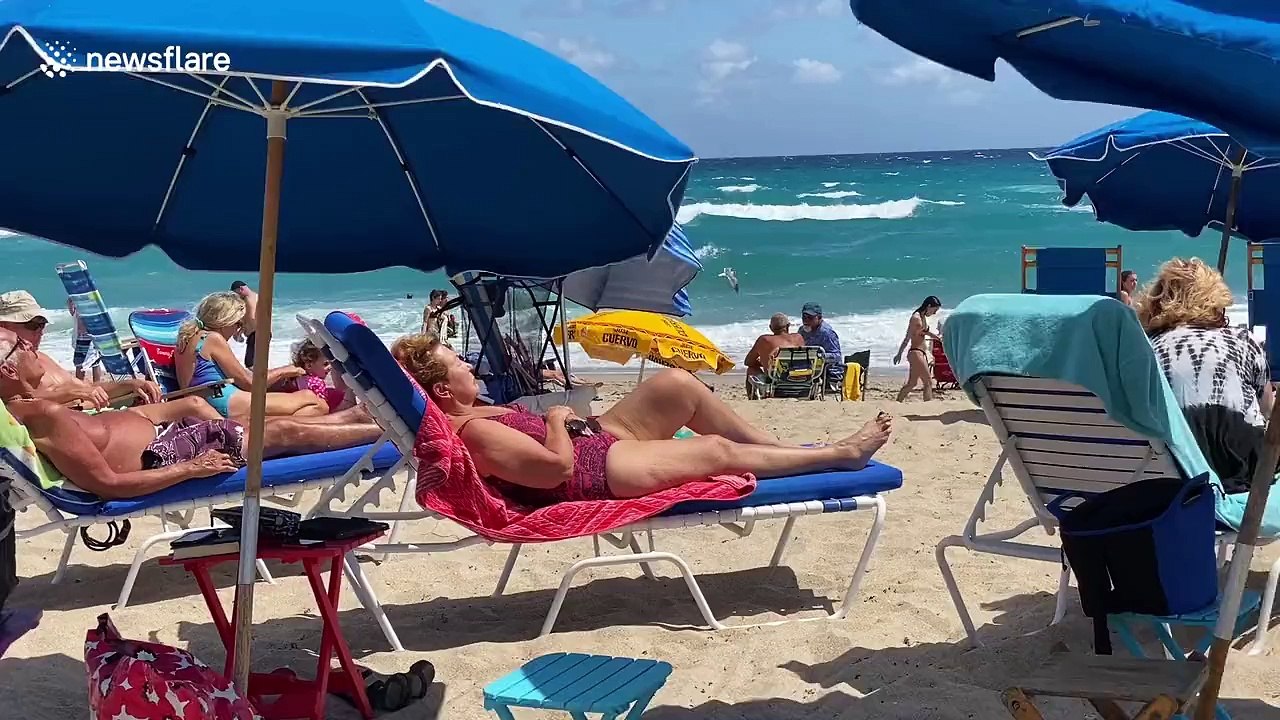Florida beach still crowded despite COVID-19 social distancing advice