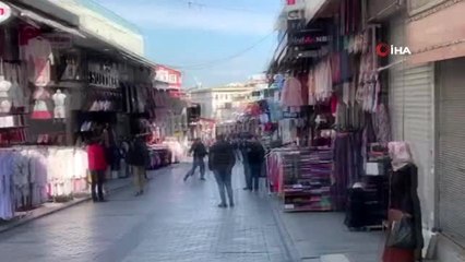Mahmutpaşa esnafı korona virüs uyarılarını dikkate almadı, top oynadı