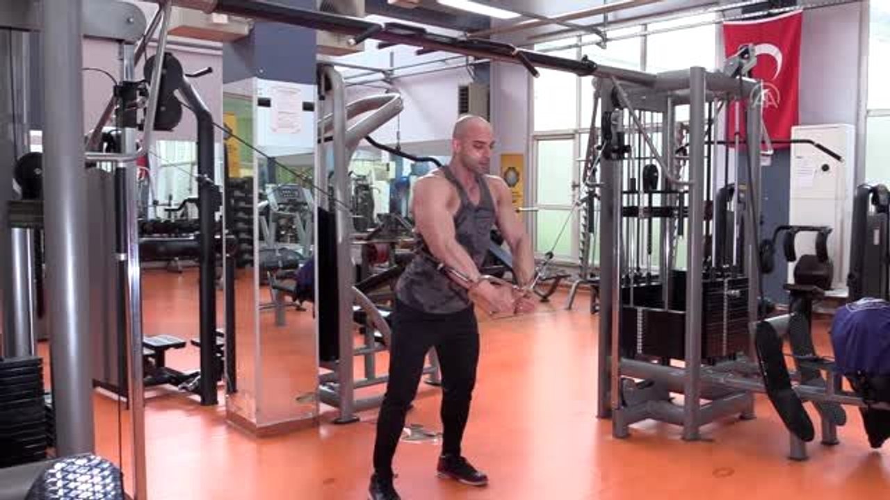 Türkiye vücut geliştirme şampiyonu polis memurunun hedefi dünya şampiyonluğu