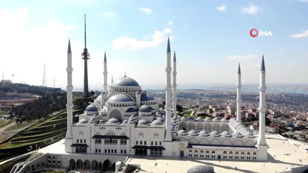 Korona virüs tedbiri çerçevesinde Cuma namazı kılınmayan Çamlıca Camii havadan görüntülendi