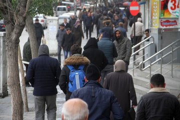 Elazığ'da "Evinizde kalın" uyarıları dikkate alınmadı! Caddeler dolup taşıyor