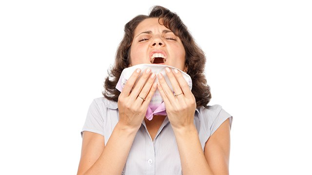 खांसी छींक में रूमाल का इस्तेमाल है खतरनाक | Tissue Or Handkerchief : Which One Is Better | Boldsky