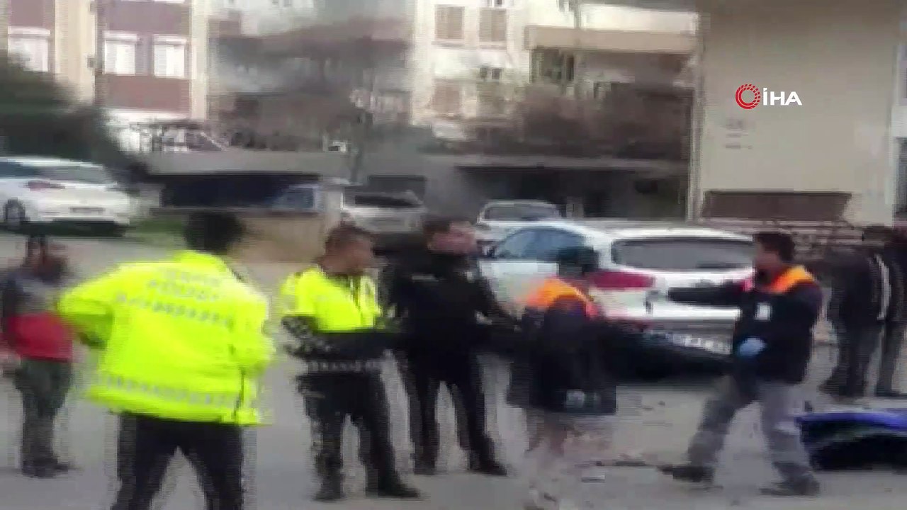 Kasksız motosiklet sürücüsü ölümden böyle döndü