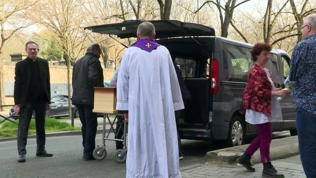 Coronavirus: les enterrements en quasi huis clos