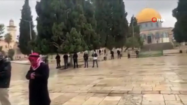 - Kudüs’te Korona salgını nedeniyle cuma namaz kılanların sayısı azaldı- Mescid-i Aksa’nın avlularında sadece 500 kişi namaz kıldı