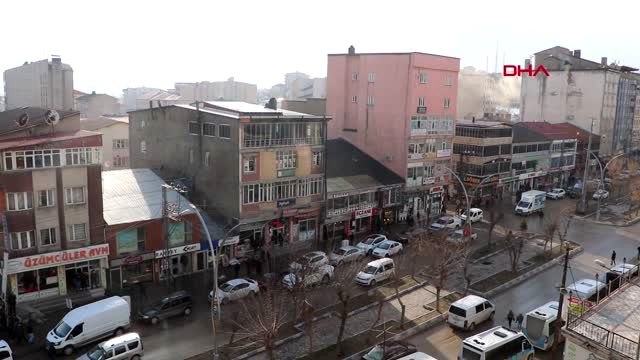 HAKKARİ Yüksekova'da vatandaşlara Türkçe ve Kürtçe anonslarla 'evde kalın' çağrısı