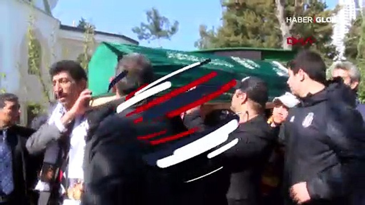 Müslüm Gürses'in eşi Muhterem Nur son yolculuğuna uğurlandı