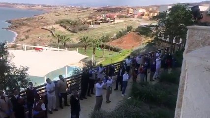 أطباء يحتفلون بعيد ميلاد طفل أردنى فى الحجر الصحى بالبحر الميت