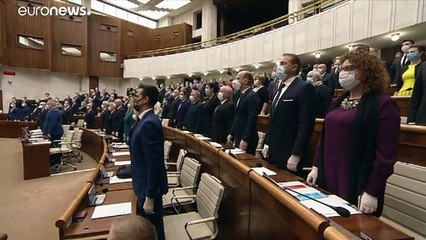 Covid19: megalakult az új szlovák parlament, védőmaszkban és gumikesztyűben