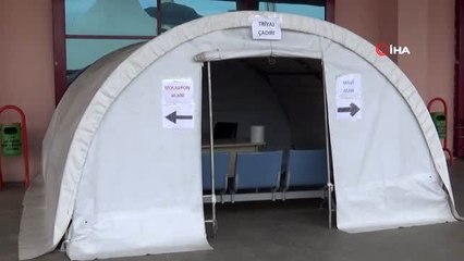 Gazi Yaşargil Eğitim ve Araştırma Hastanesi girişinde triyaj alanı oluşturuldu