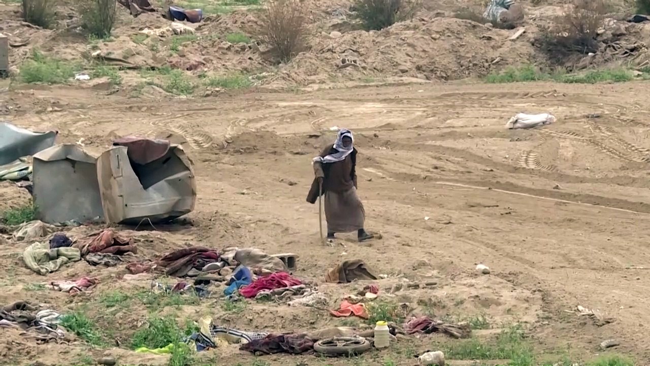 بعد عام من سقوط "الخلافة".. سكان الباغوز يحاولو...