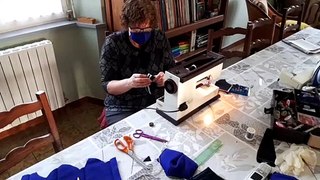 Vosges : elle fabrique des masques avec du tissu de la gendarmerie