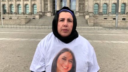 PKK tarafından kızı kaçırılan Maide T, Alman Meclisi önünde eylem yaptı
