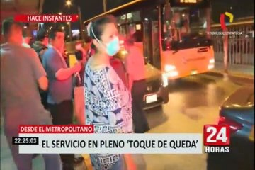 Independencia: PNP reparten pollo a pasajeros varados en el Metropolitano