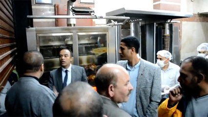 "قفل على الناس واشتغل".. محضر لمطعم شهير خالف تعليمات الغلق بالمنيا