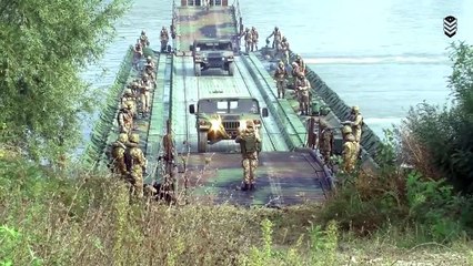 Military Awesome Build Floating Bridge to Move Tanks Across the Rivers