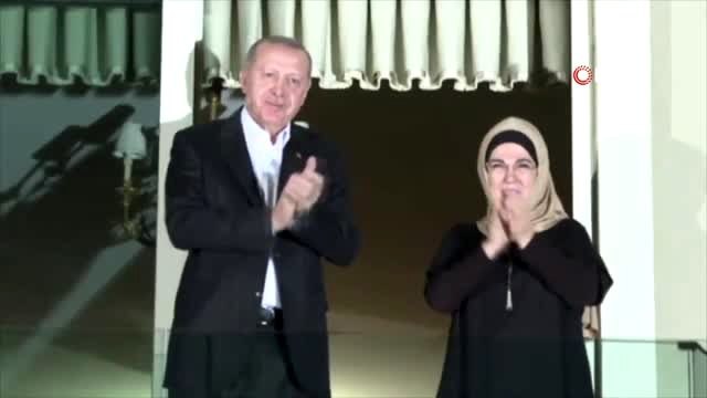 Cumhurbaşkanı Erdoğan ve eşi Emine Erdoğan'dan sağlık çalışanlarına alkışlı destek