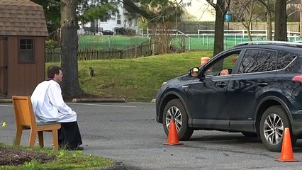 Face au coronavirus, des confessions en mode "drive-in" aux Etats-Unis